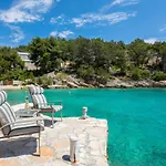 Villa Waterfront Sea Dream *
