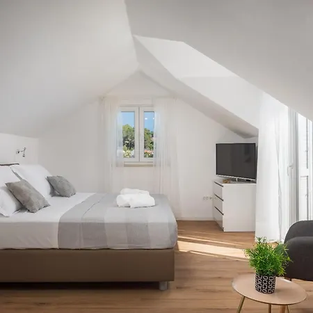 Waterfront Sea Dream