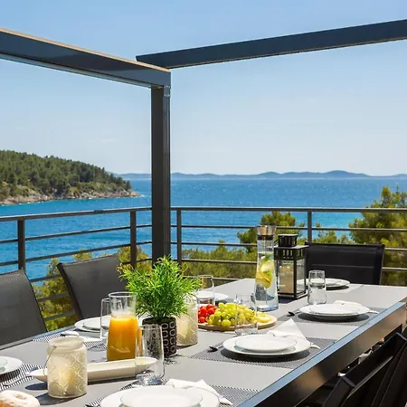 Waterfront Sea Dream *