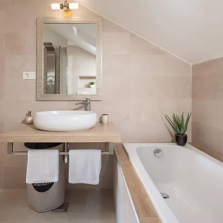 Waterfront Sea Dream *