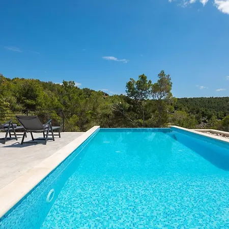 Waterfront Sea Dream *