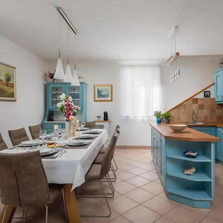 Villa Waterfront Sea Dream